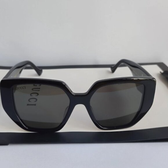 New GUCCI Women Sunglasses Oversized Black Rectangle GG0956S  display picture 3
